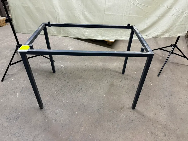 Tischgestell aus Metall
